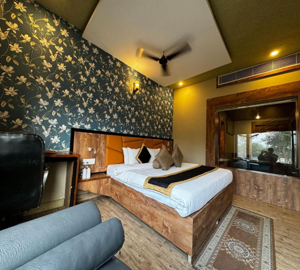 Hotel Runway Inn Pura Raghunāth Zewnętrze zdjęcie