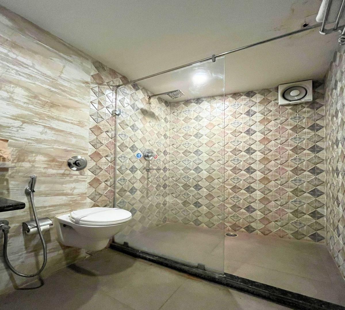 Hotel Runway Inn Pura Raghunāth Zewnętrze zdjęcie