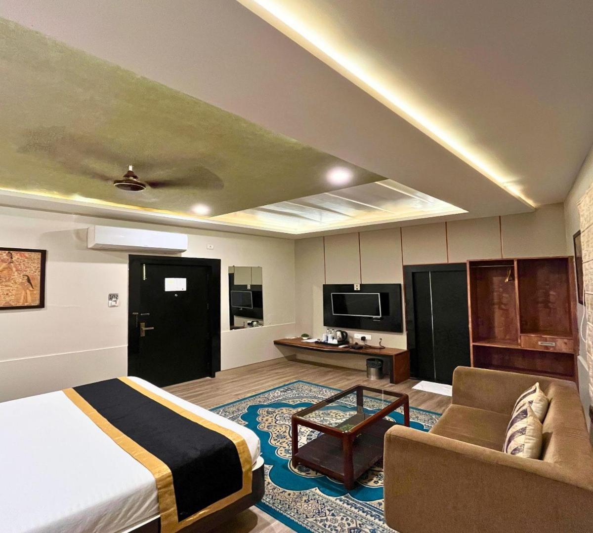 Hotel Runway Inn Pura Raghunāth Zewnętrze zdjęcie