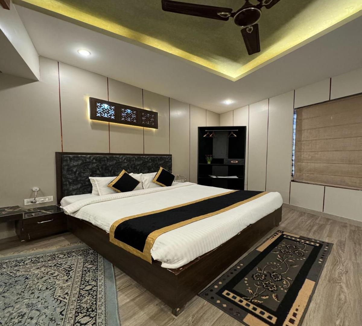 Hotel Runway Inn Pura Raghunāth Zewnętrze zdjęcie