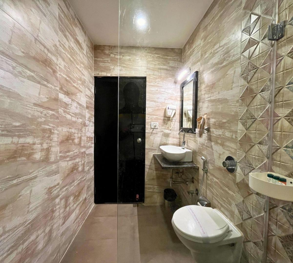 Hotel Runway Inn Pura Raghunāth Zewnętrze zdjęcie