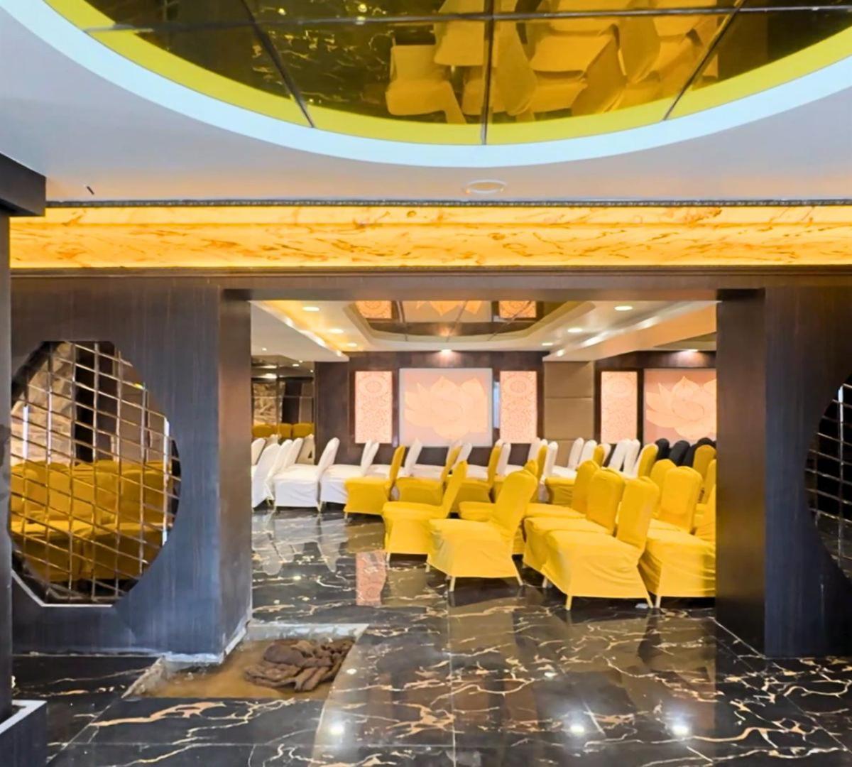 Hotel Runway Inn Pura Raghunāth Zewnętrze zdjęcie