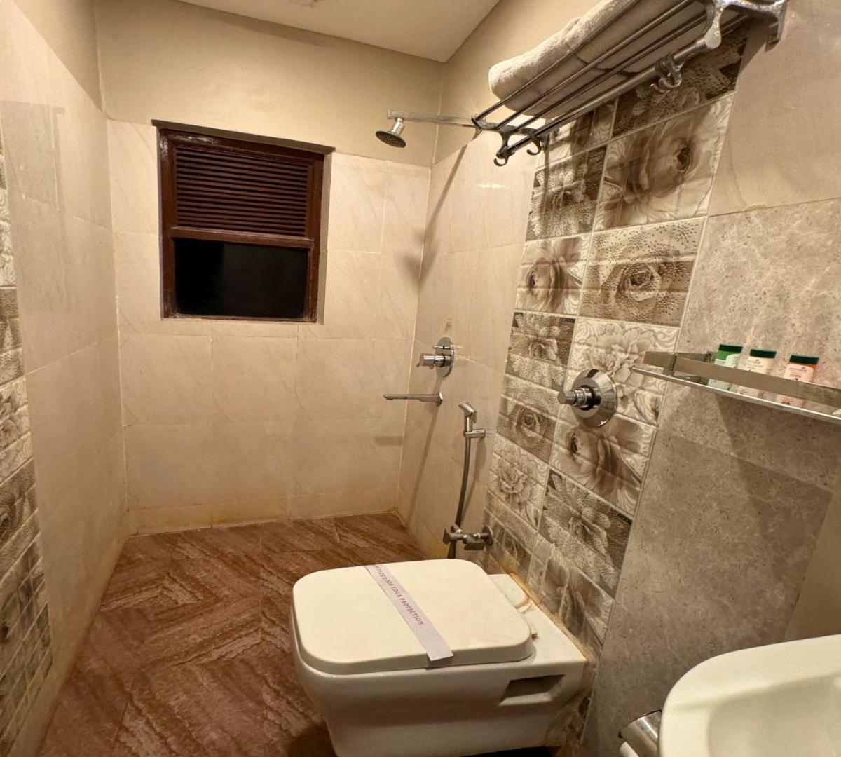 Hotel Runway Inn Pura Raghunāth Zewnętrze zdjęcie